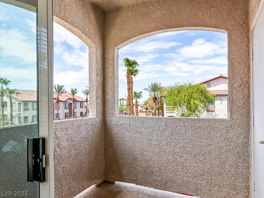 2305 HORIZON RIDGE 3923 — photo 2