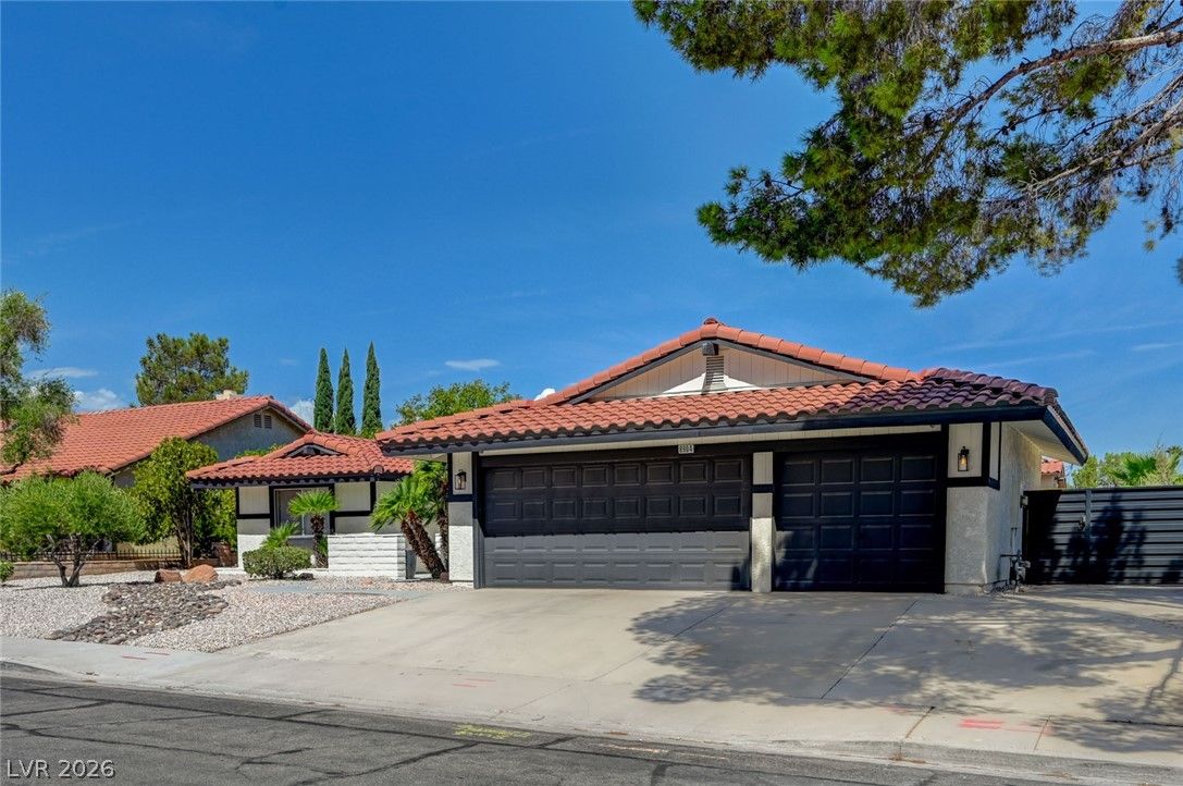 8904 Pesaro Drive — photo 5 of 59
