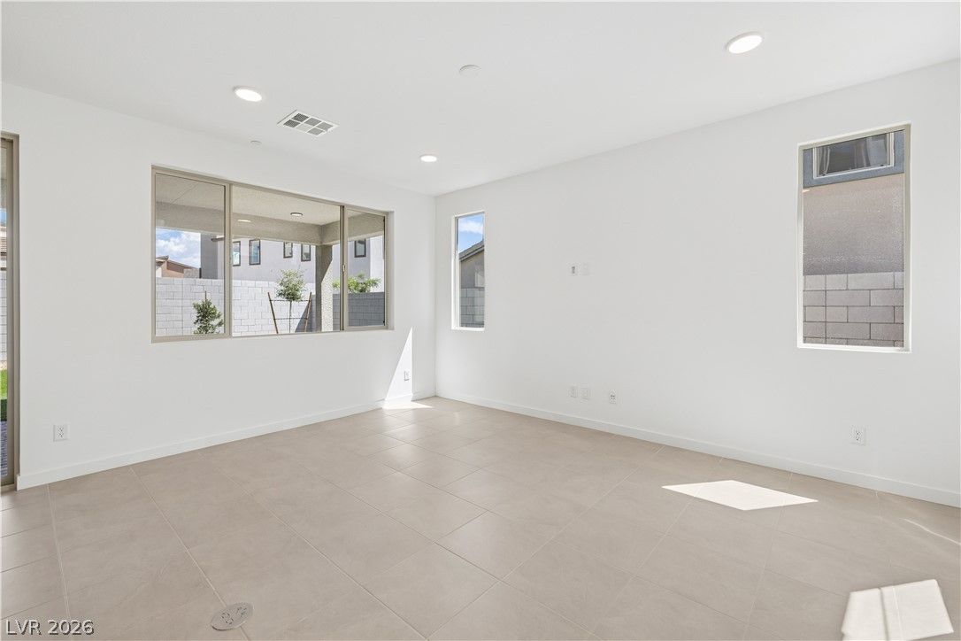 10432 Radley Avenue — photo 5 of 22