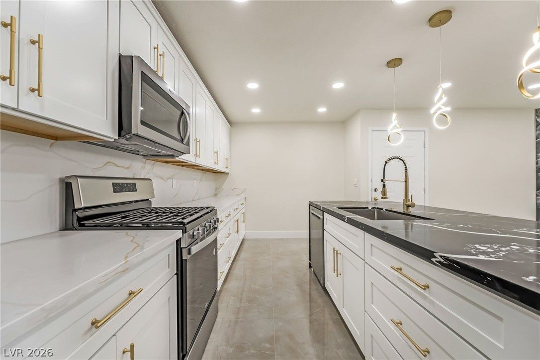 2200 South Fort Apache Road 2073 — photo 2
