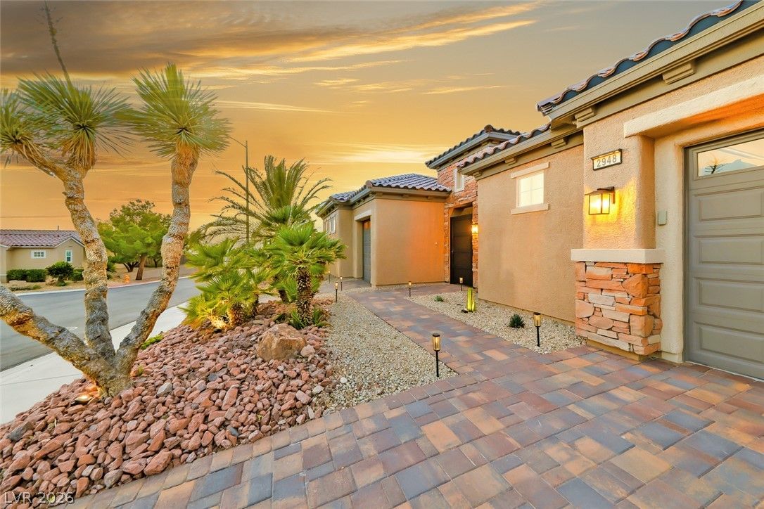 2948 Foxtail Creek Avenue — photo 2