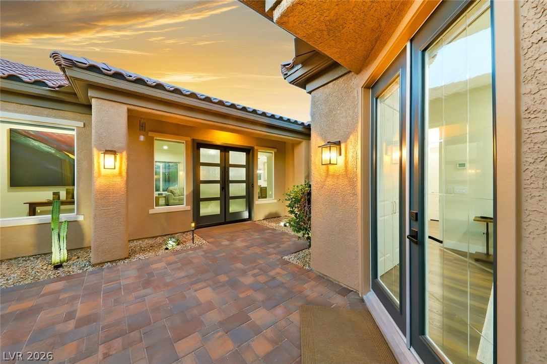 2948 Foxtail Creek Avenue — photo 3