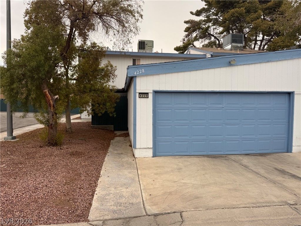 4228 Kona Coast Way — photo 2 of 8