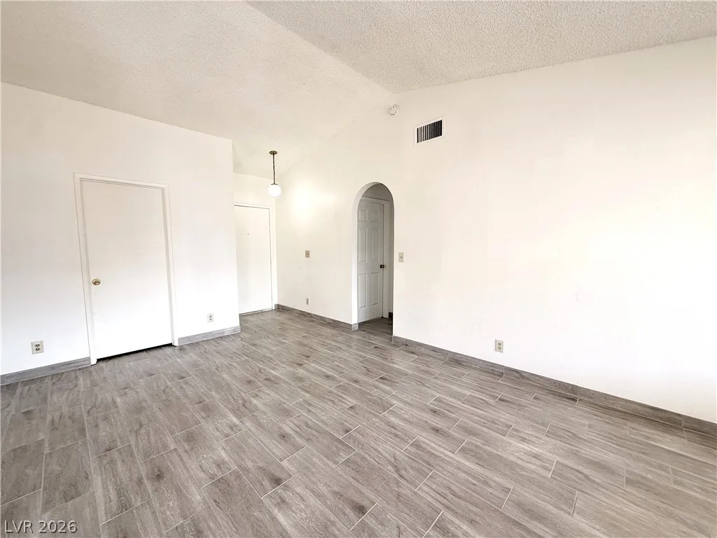 5625 Ballinger Drive — photo 2
