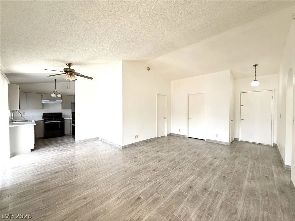 5625 Ballinger Drive — photo 3
