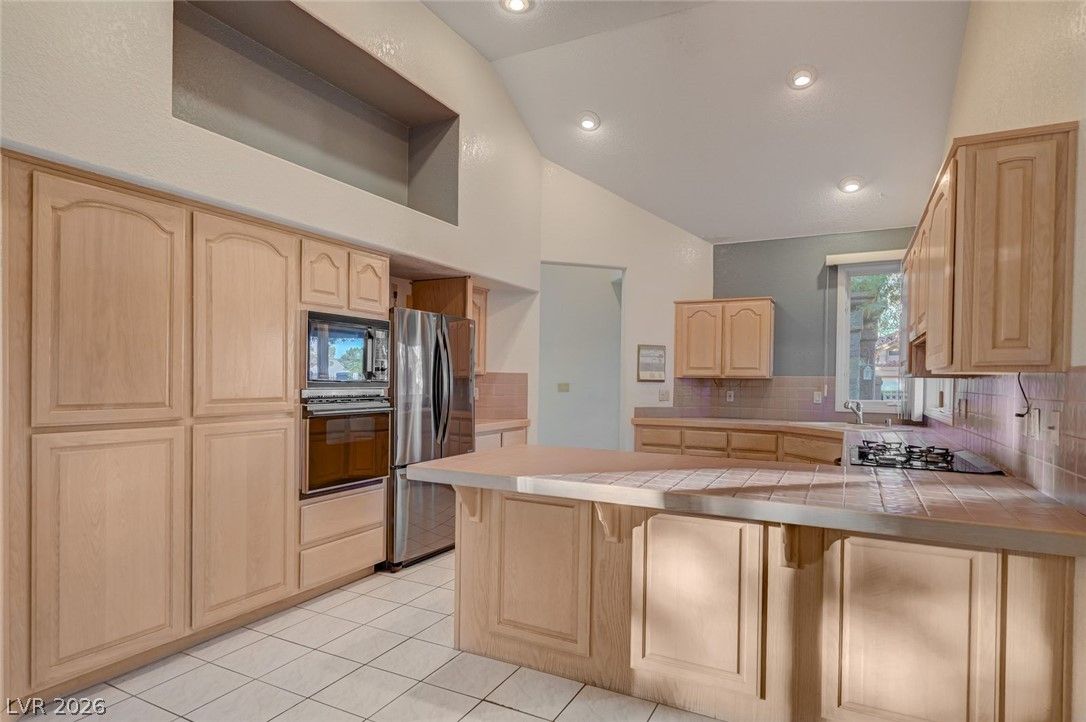 8236 Round Hills Circle — photo 5 of 28