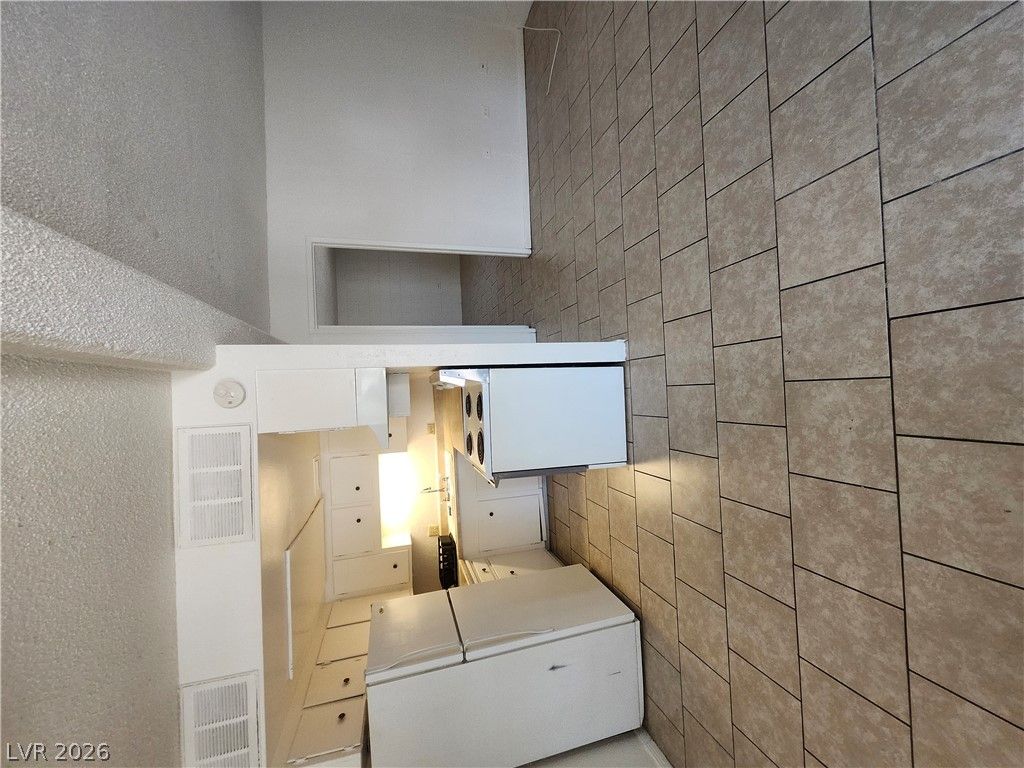 818 South 7th Street 1 — photo 2 of 11