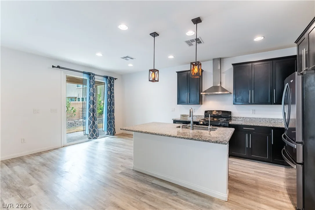 385 Stephen Clear Avenue — photo 2