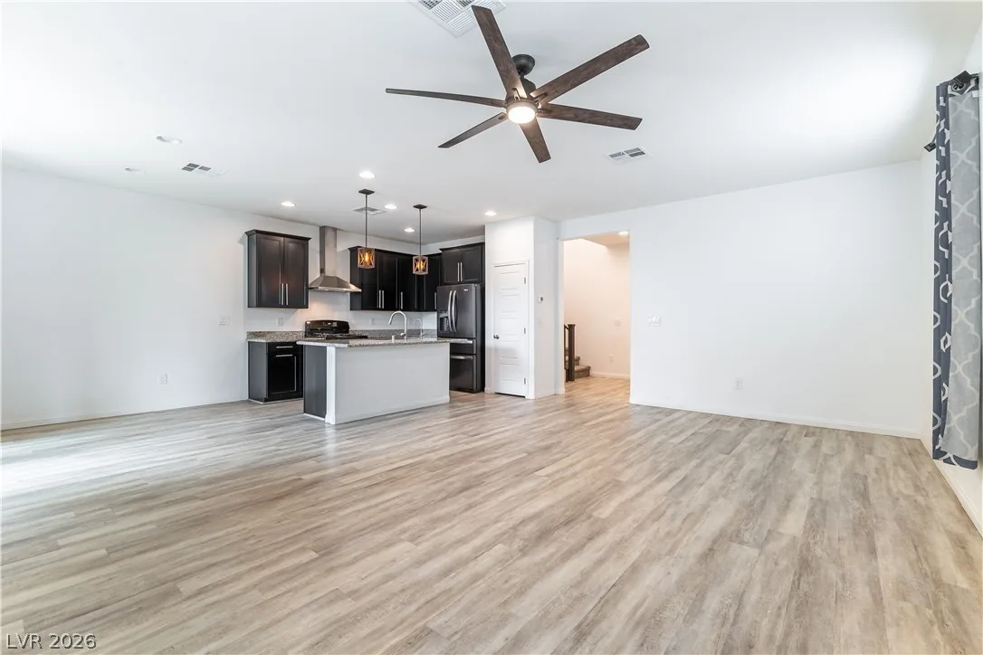 385 Stephen Clear Avenue — photo 3
