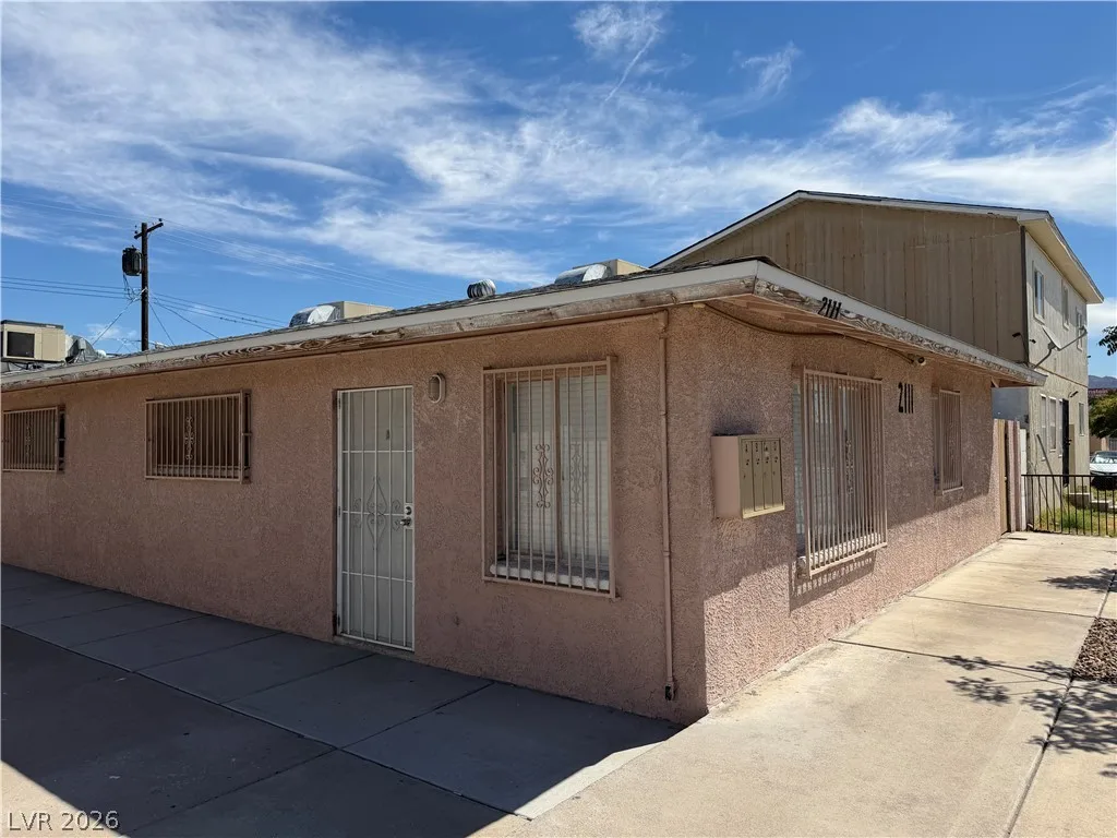 2111 Stewart Avenue A — photo 2