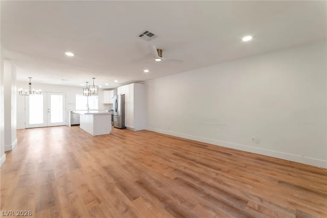 640 Summerland Drive — photo 3