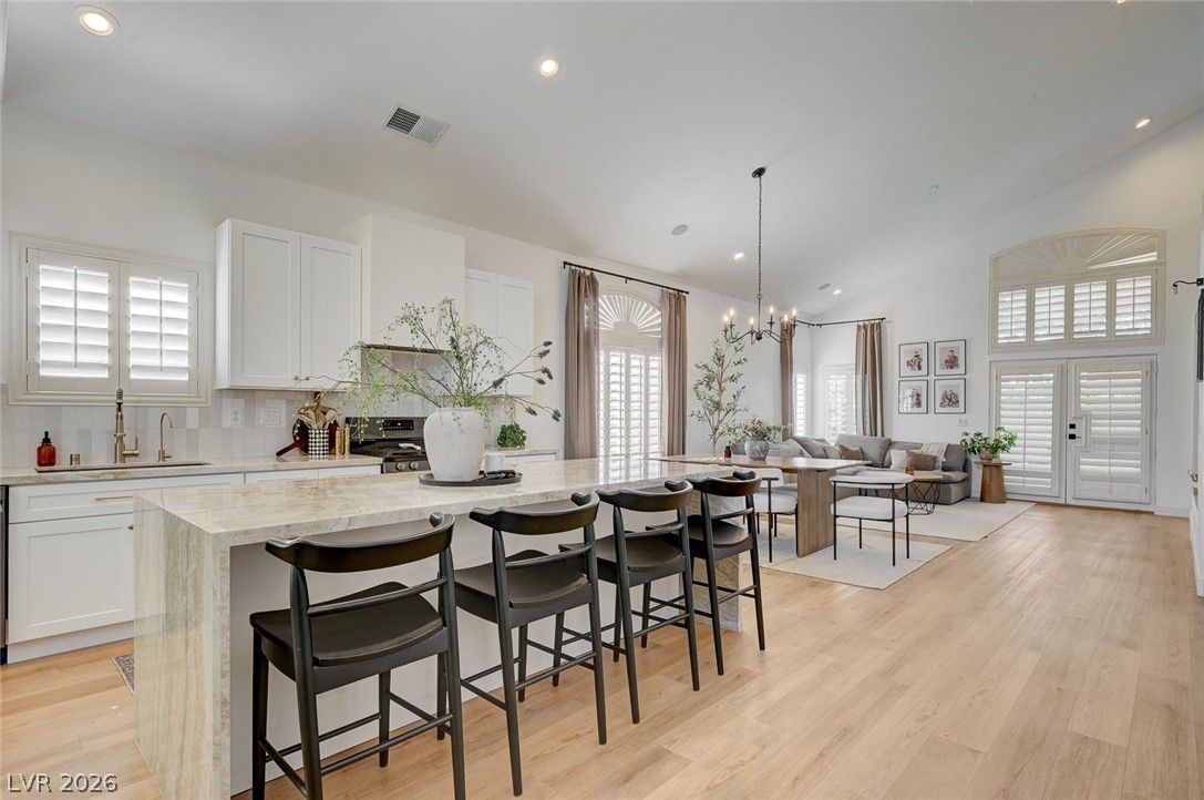 332 Jolly January Avenue — photo 2