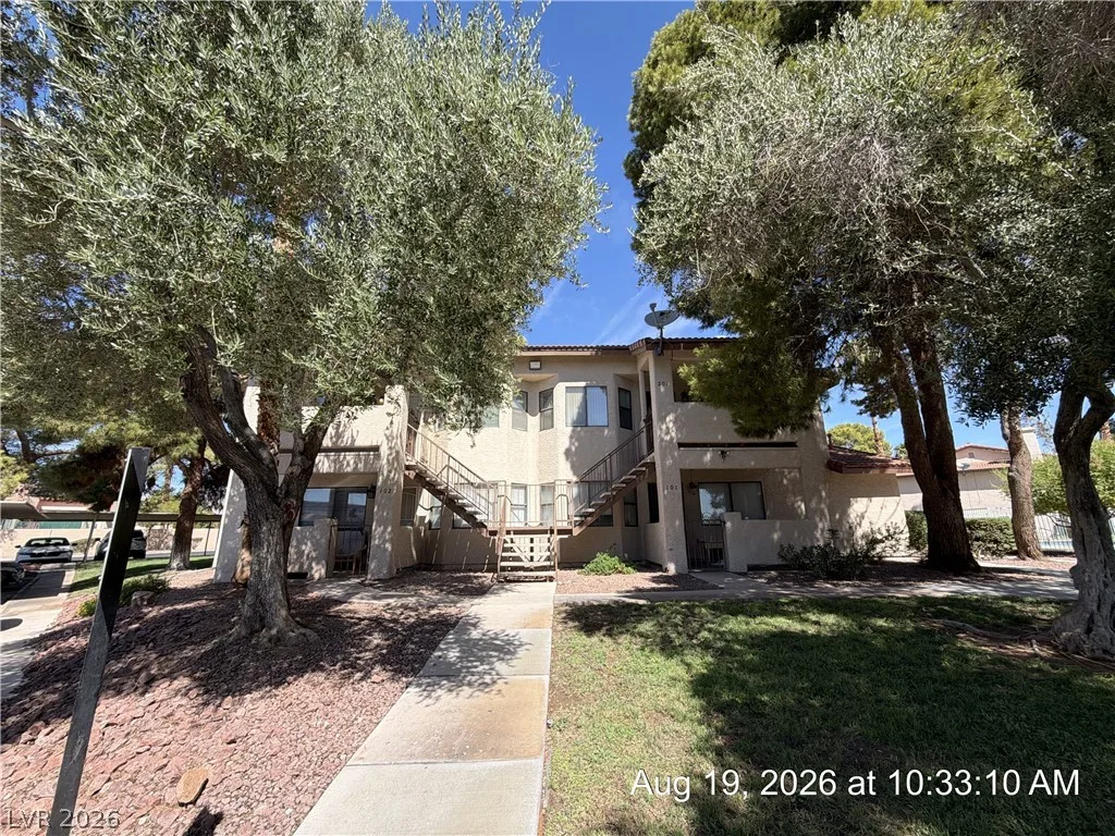 705 Rock Springs Drive 202 — photo 2