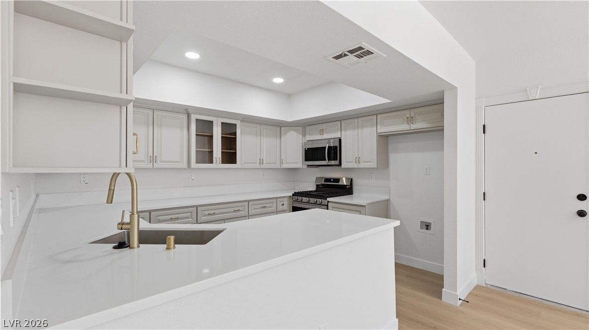 251 North Cimarron Road — photo 3
