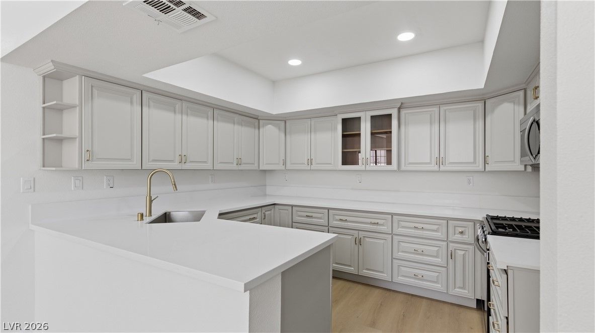 251 North Cimarron Road — photo 4