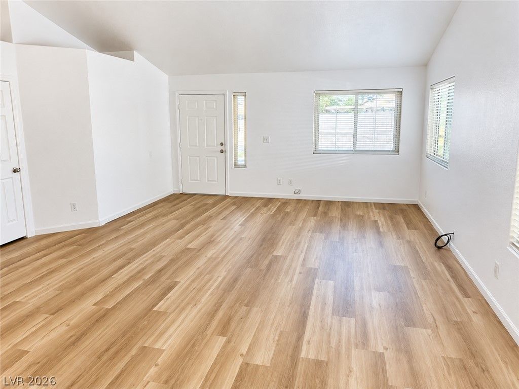 4620 Richins Lane — photo 3