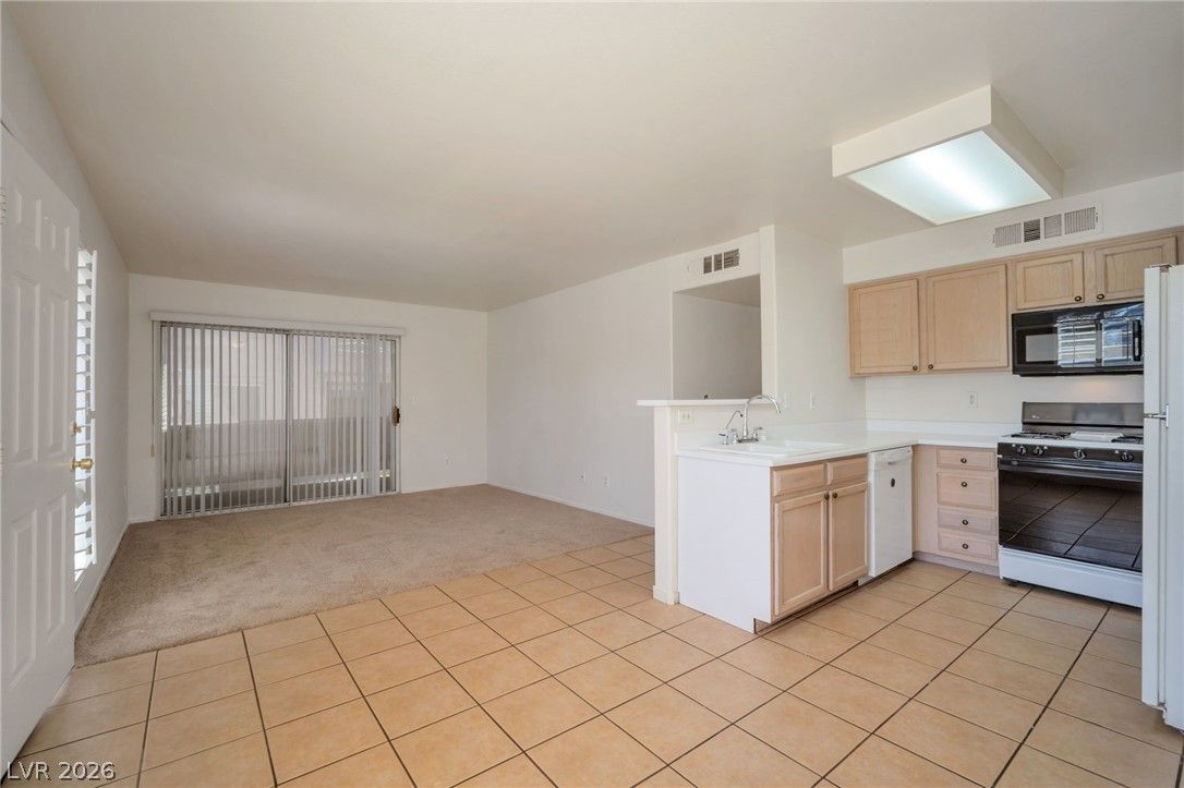 3046 Tarpon Drive 101 — photo 4 of 17