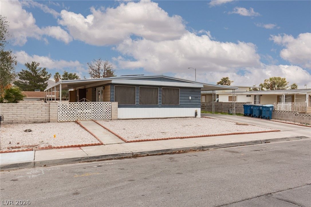 330 Sir Richard East Drive — photo 2