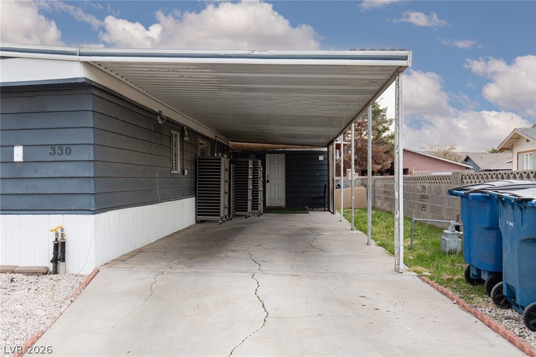 330 Sir Richard East Drive — photo 4