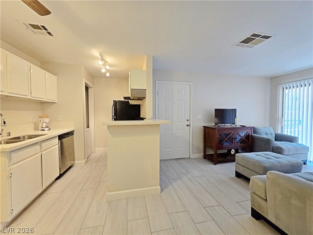 5171 Lindell Road 107 — photo 5