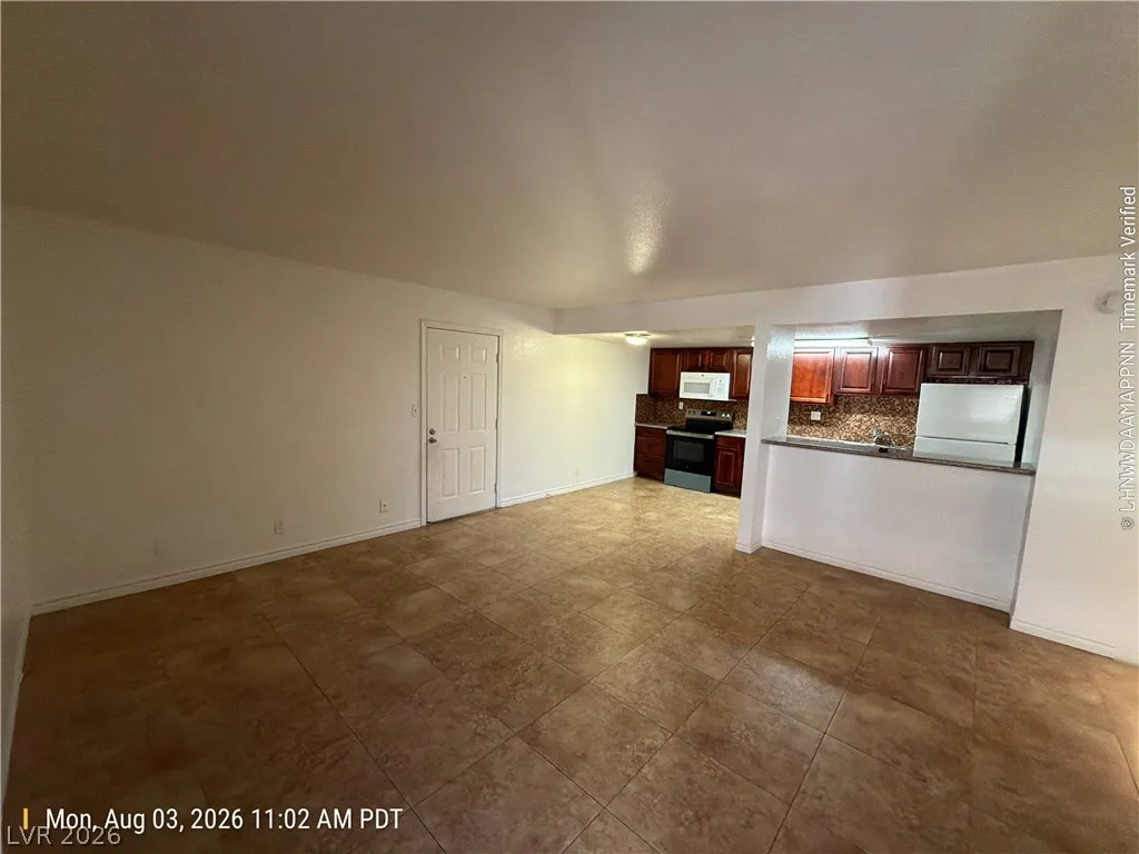 5161 River Glen Drive 145 — photo 4 of 11