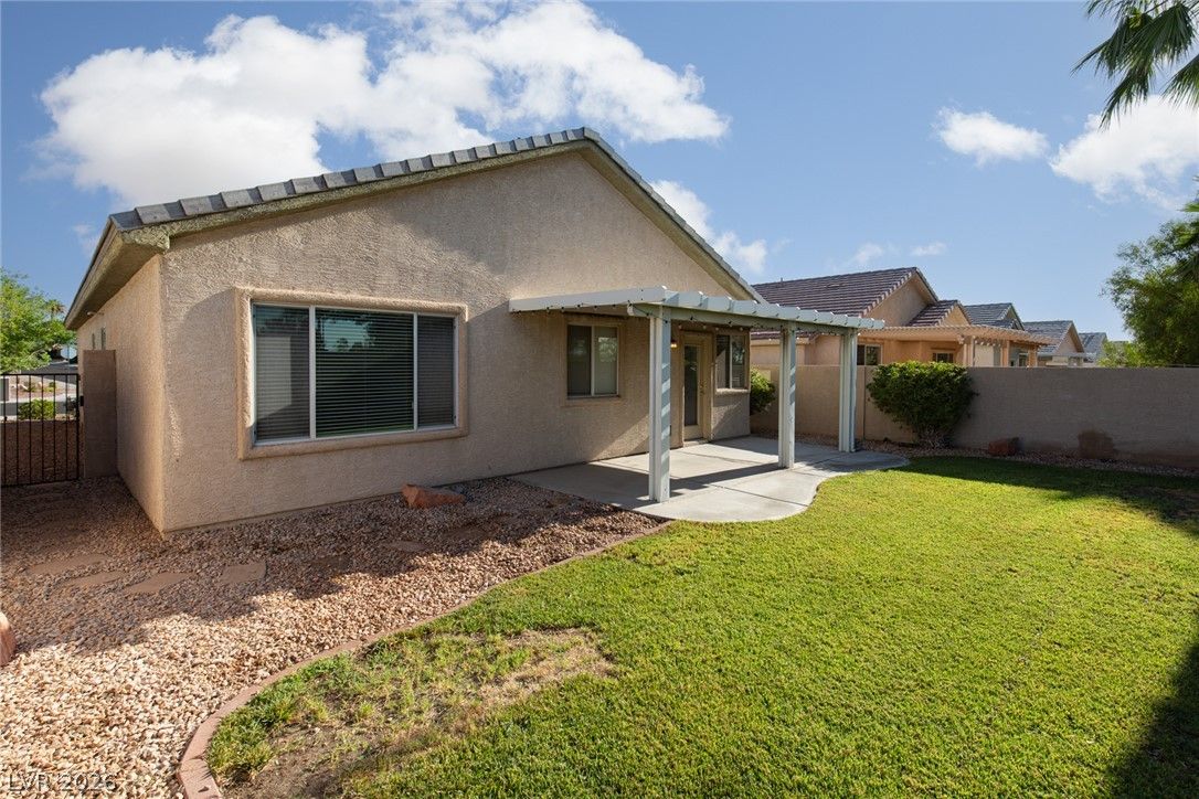 10991 PUMPKIN RIDGE Avenue n/a — photo 2