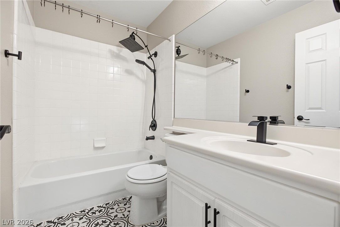 1619 Silver Falls Avenue — photo 4 of 22