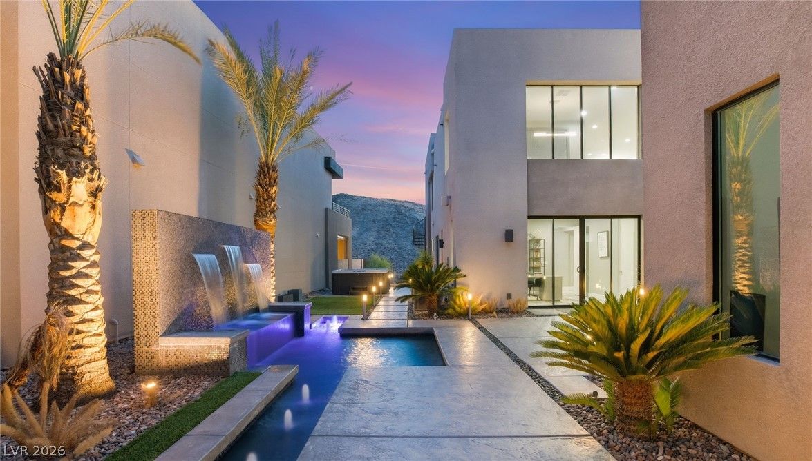 921 Vegas View Drive — photo 3 of 56