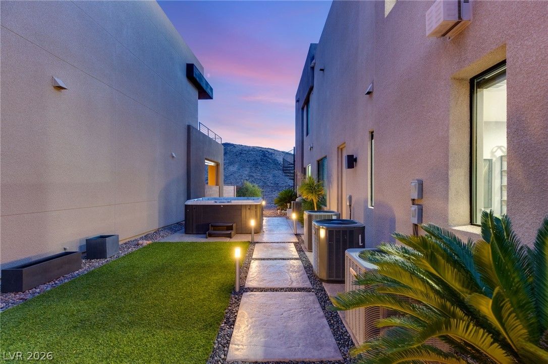 921 Vegas View Drive — photo 5 of 56