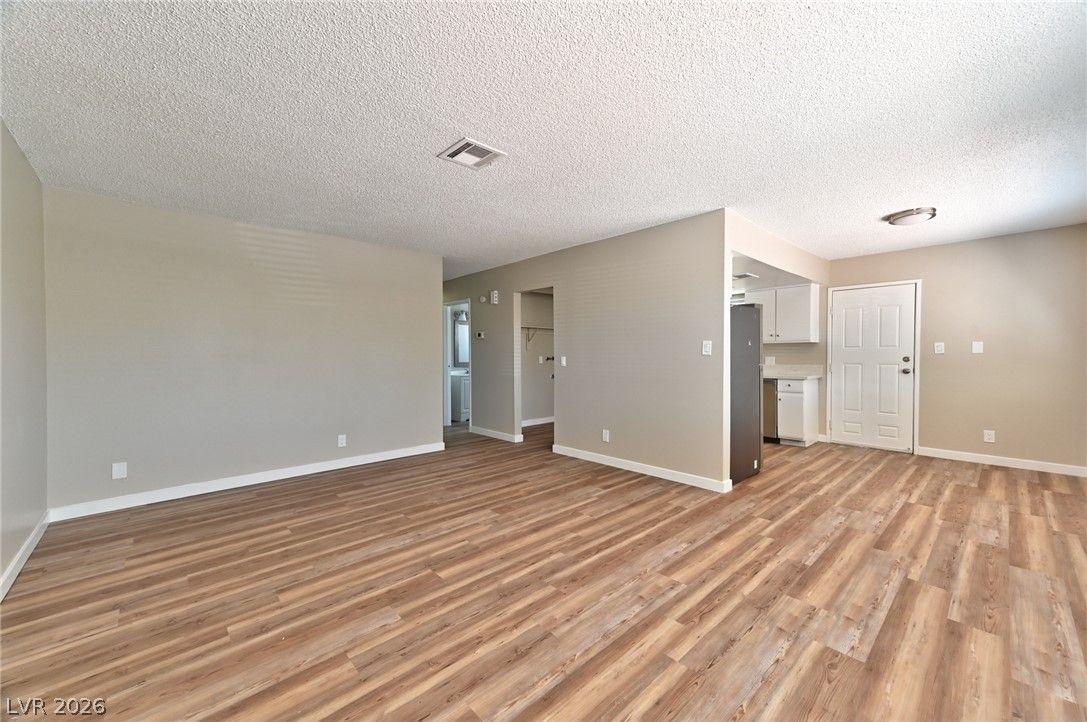 4610 Pioneer Avenue — photo 3 of 31