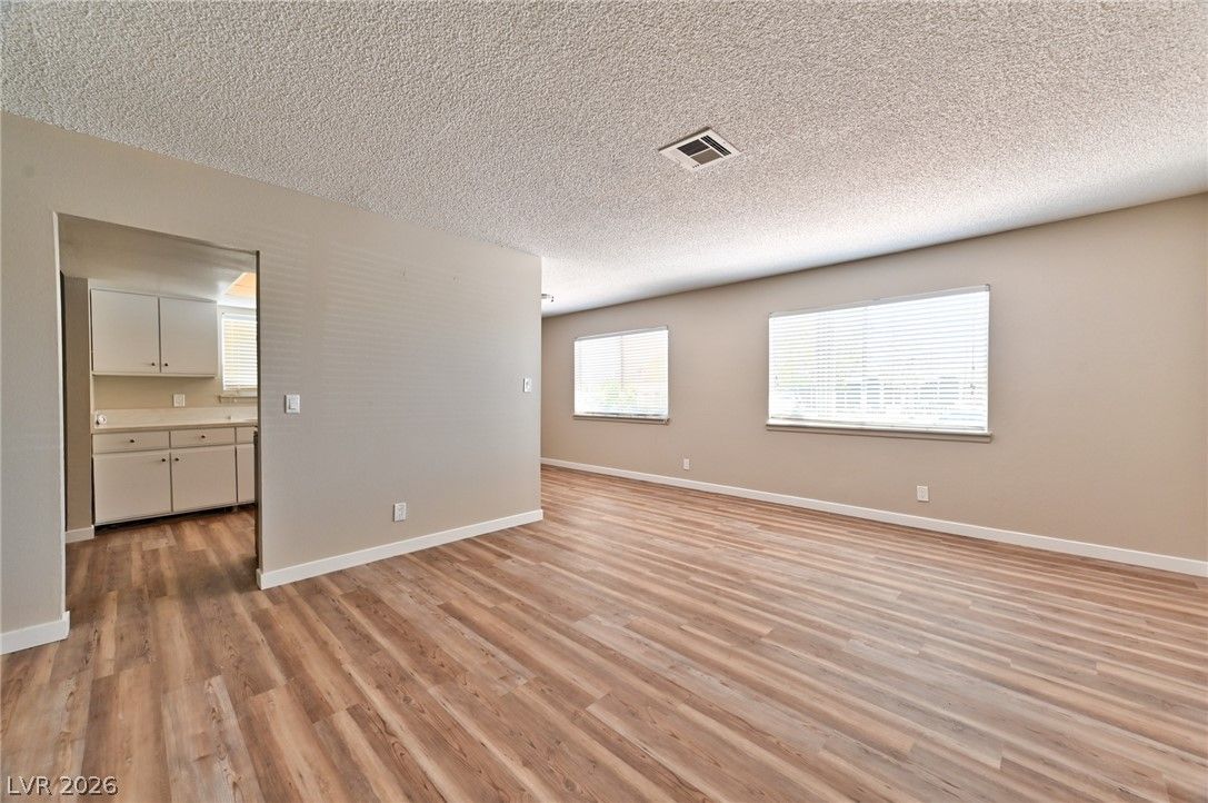 4610 Pioneer Avenue — photo 5 of 31