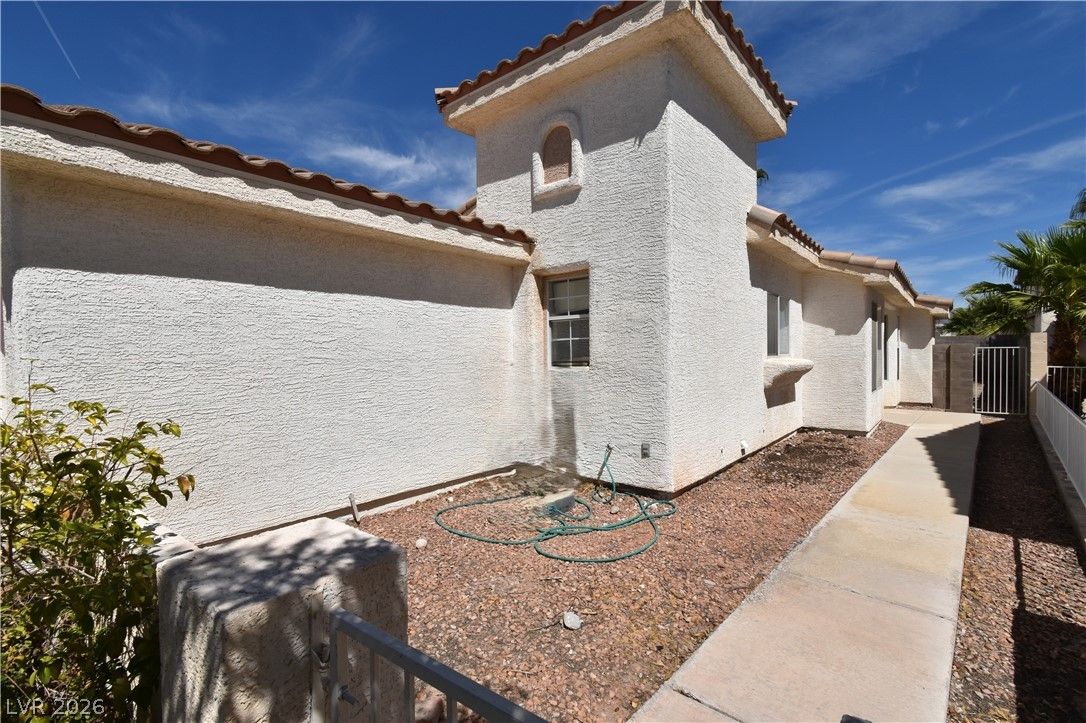 8012 Revolver Avenue — photo 2 of 20
