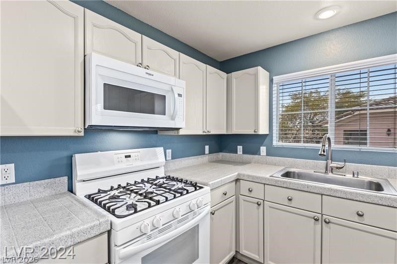 352 Amber Pine Street 201 — photo 3