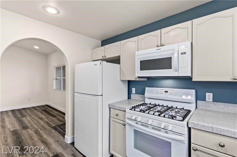352 Amber Pine Street 201 — photo 4