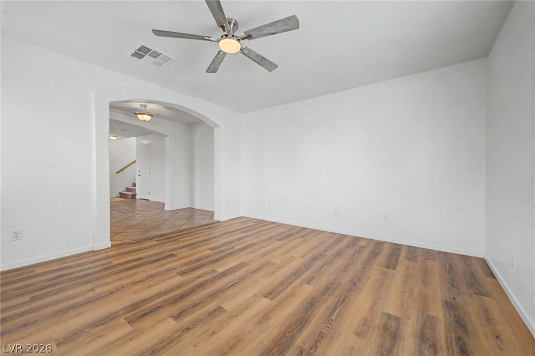 6921 Graceful Cloud Avenue — photo 3