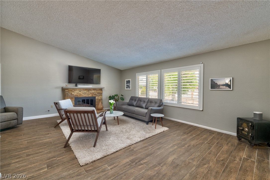 1524 Sherri Lane — photo 3