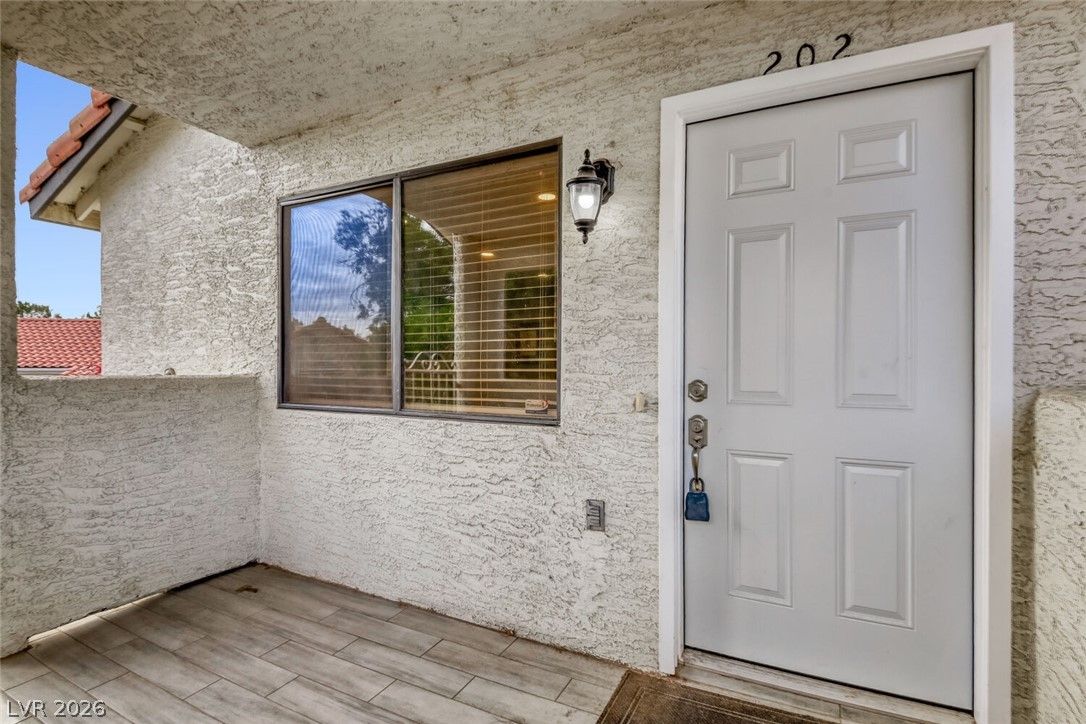 2720 Beaver Creek Court 202 — photo 5 of 31