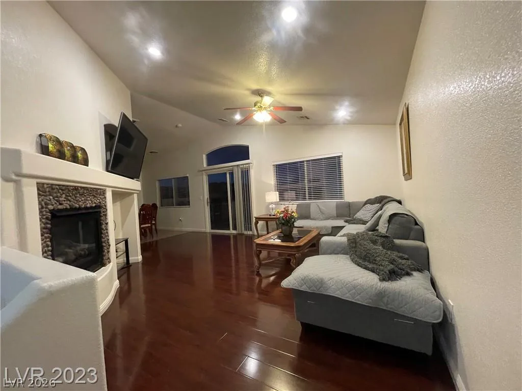 9174 RED CURRANT Avenue — photo 2 of 9