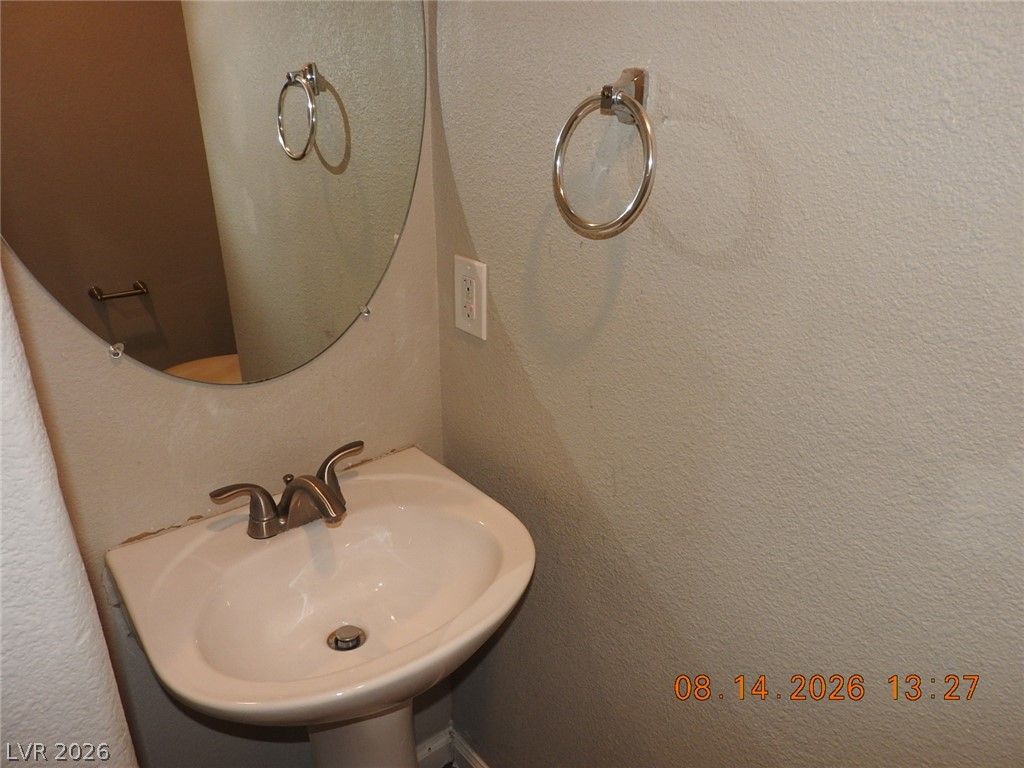 8416 VIANSA LOMA Avenue — photo 4