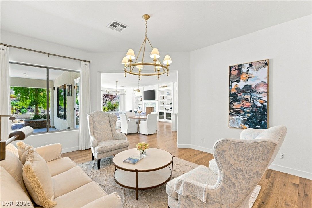 8 Pine Hollow Drive — photo 5