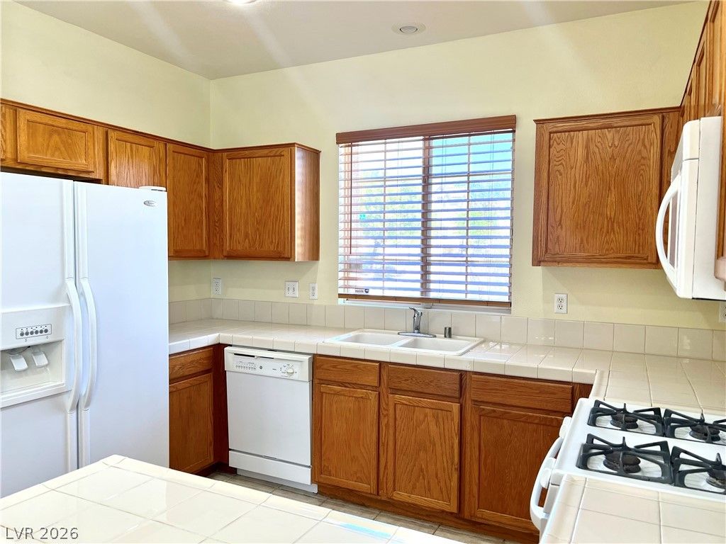 10729 PIPERS COVE Lane 0 — photo 3