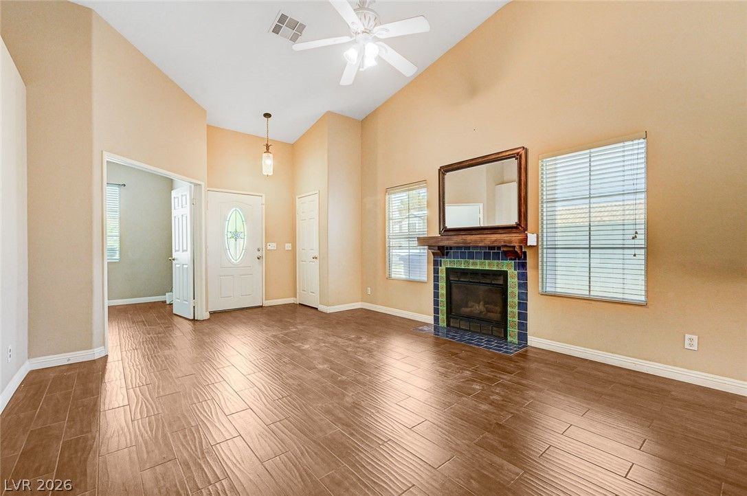 9301 Mountain Range Avenue — photo 5 of 29