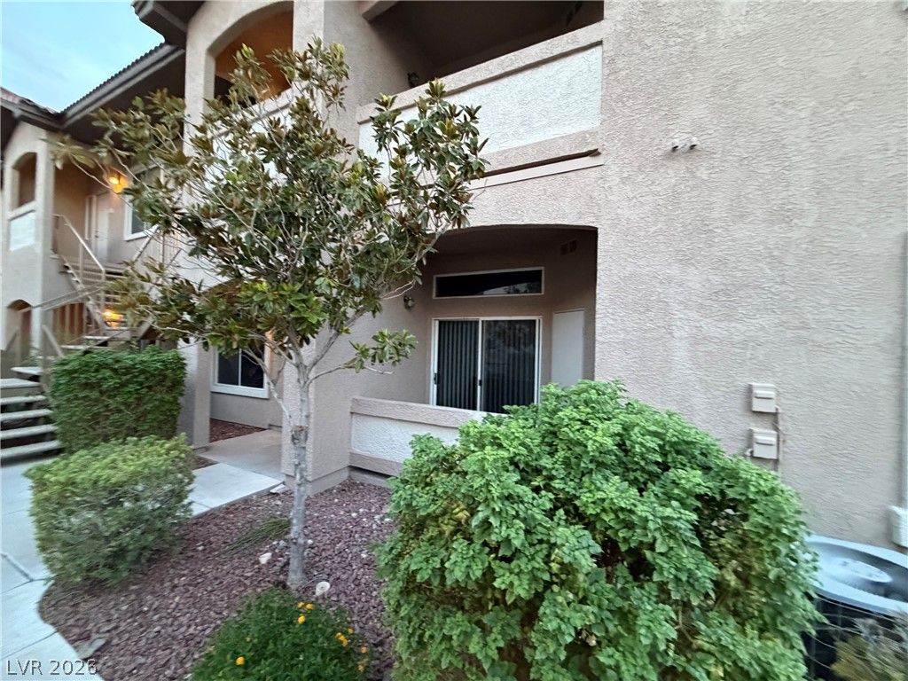 2305 West HORIZON RIDGE Parkway 1814 — photo 3
