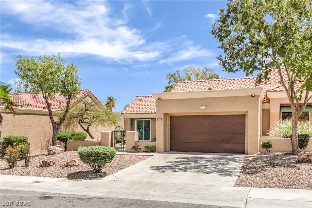 2764 Desert Crystal Drive — photo 2