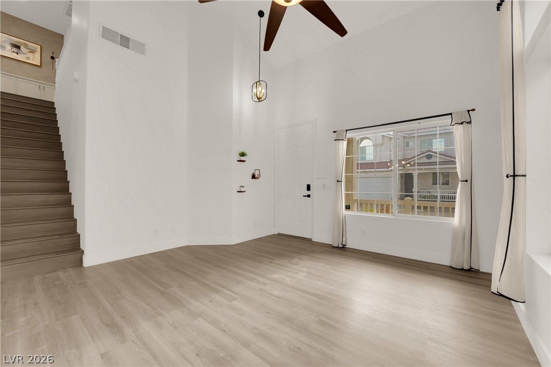 1529 Tillman Falls Avenue — photo 4 of 35