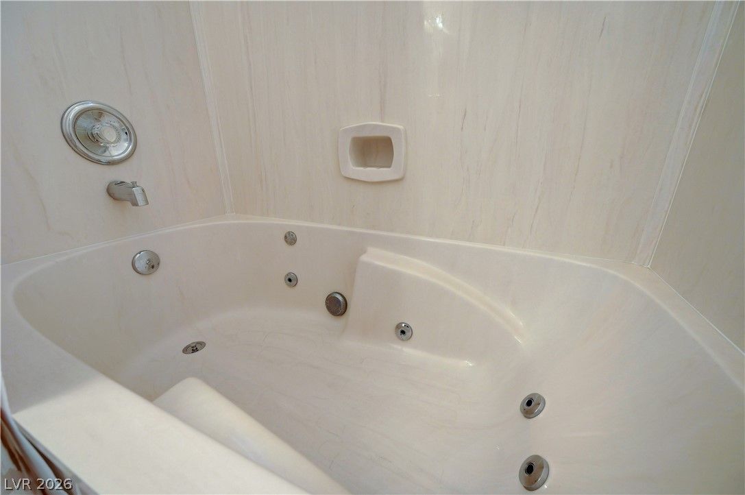 Photo 34