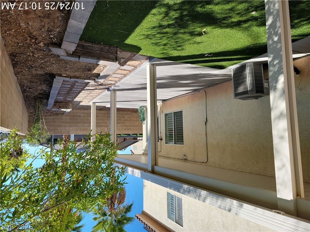Photo 33