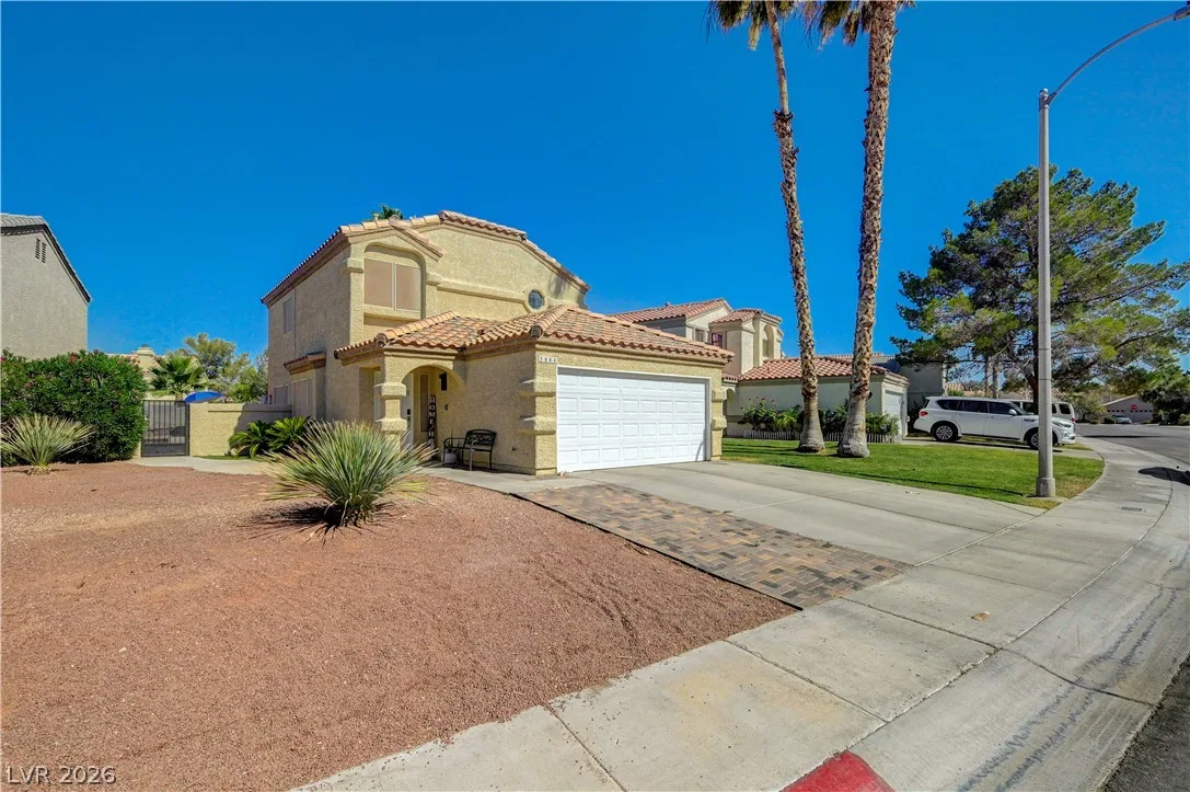2064 Waverly Circle — photo 3