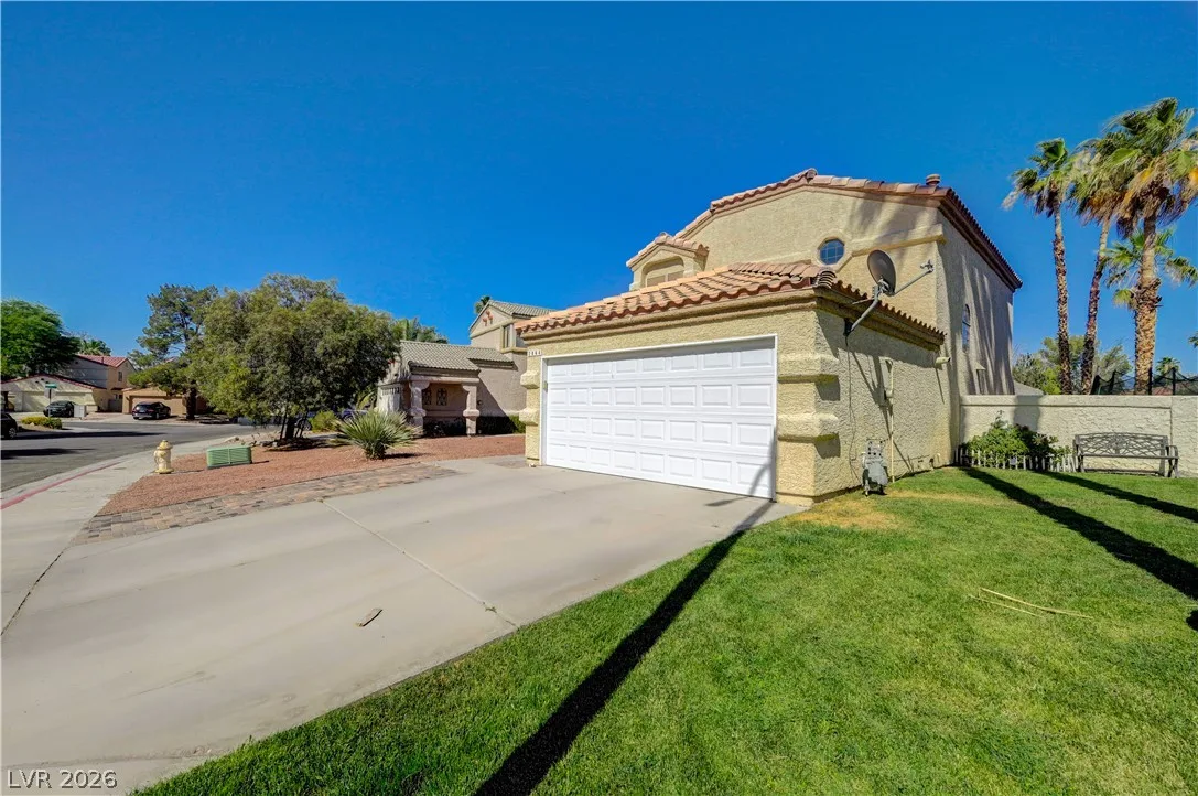 2064 Waverly Circle — photo 4