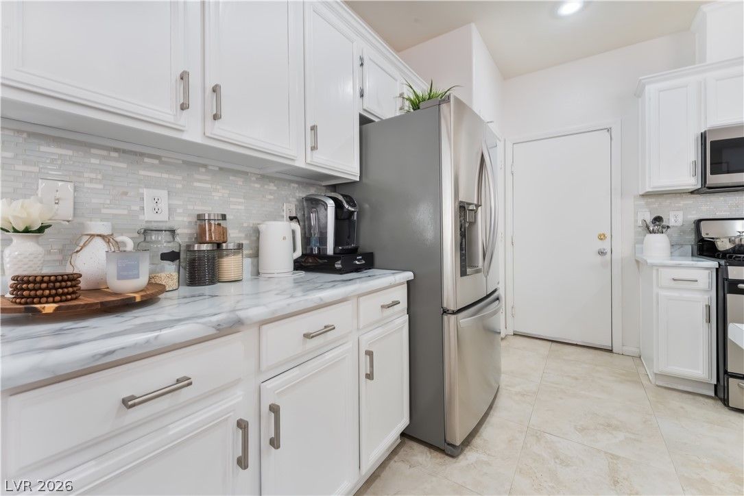 404 Copper Pine Avenue — photo 3